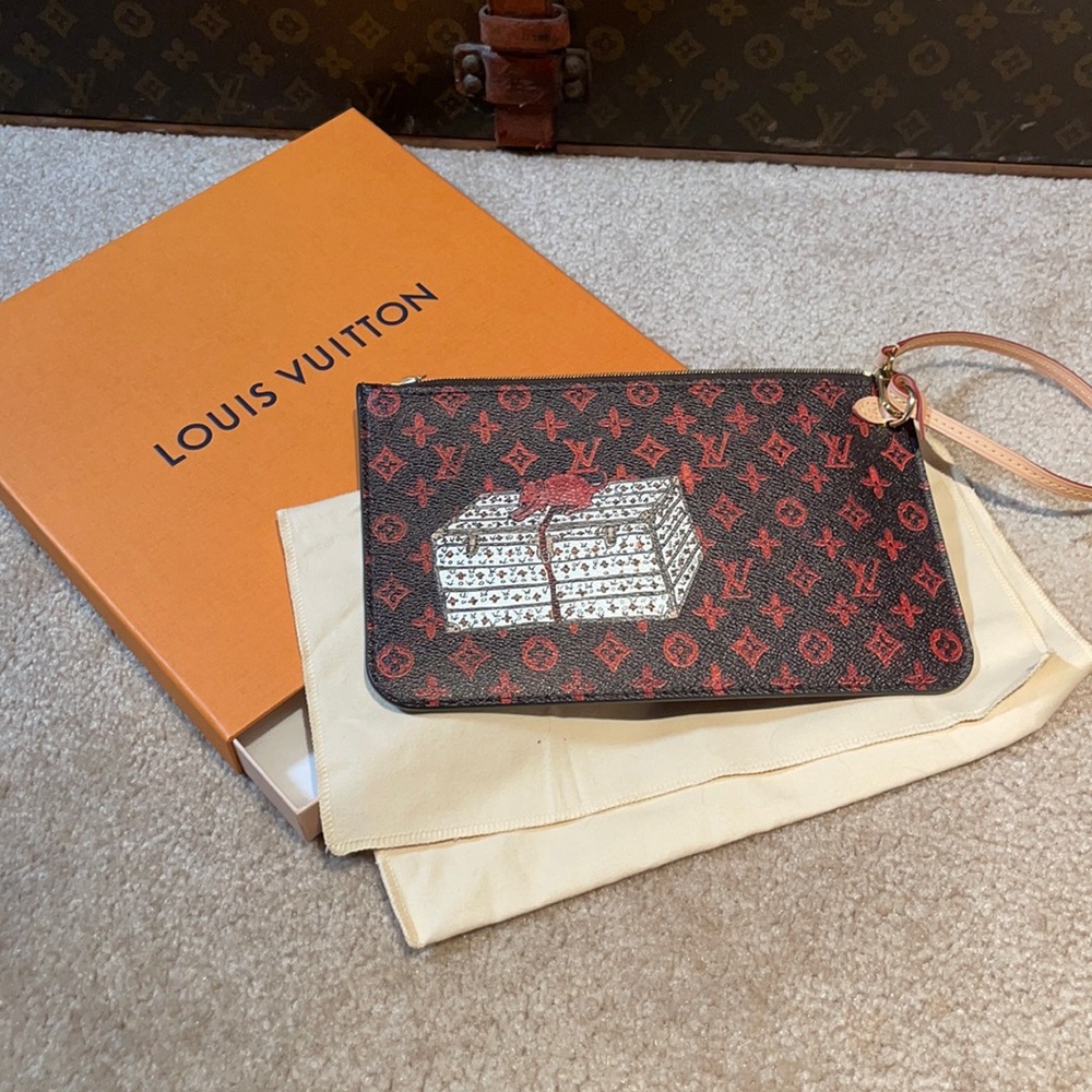 NWOT Louis Vuitton Grace Coddington Catogram pouchette